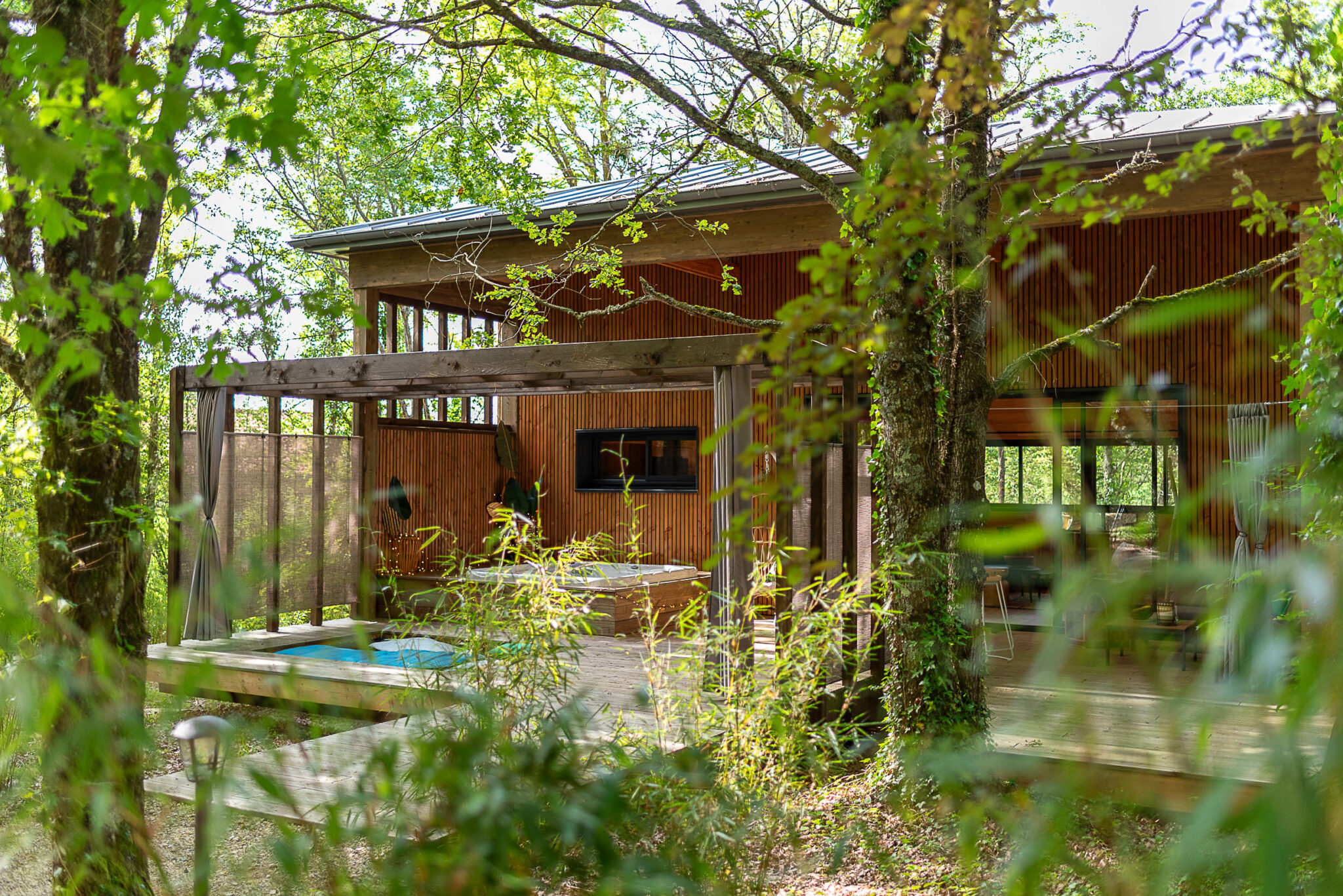 Facade logement airbnb arboré segale et spa