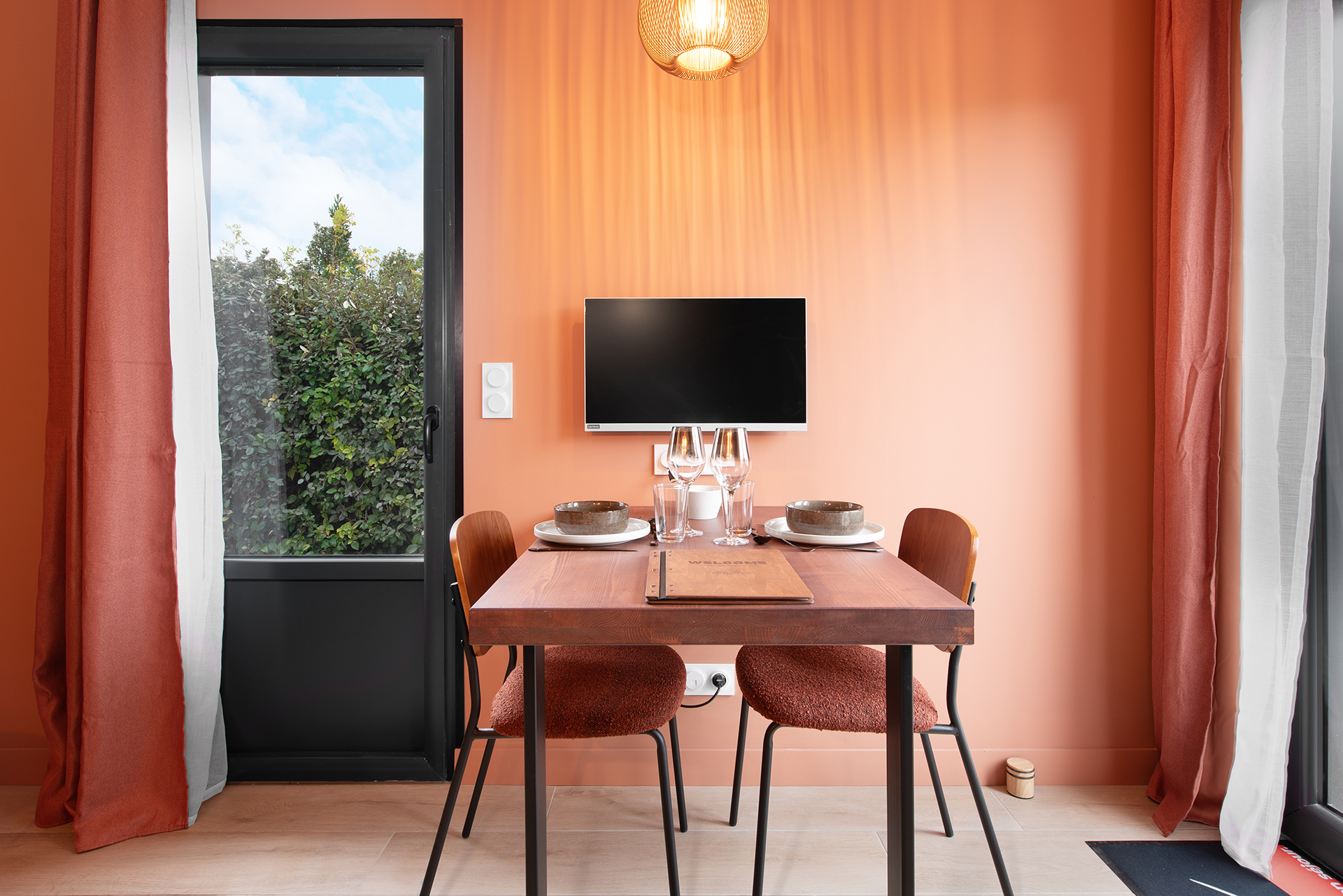 Detail tablede repas logement airbnb albi Chez Mallow