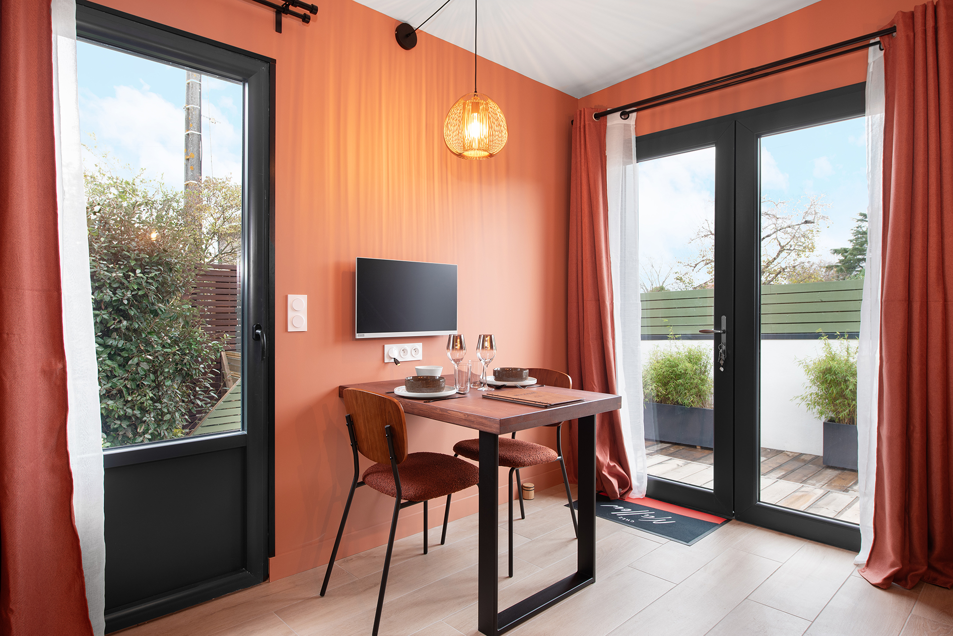 Detail tablede repas logement airbnb albi Chez Mallow