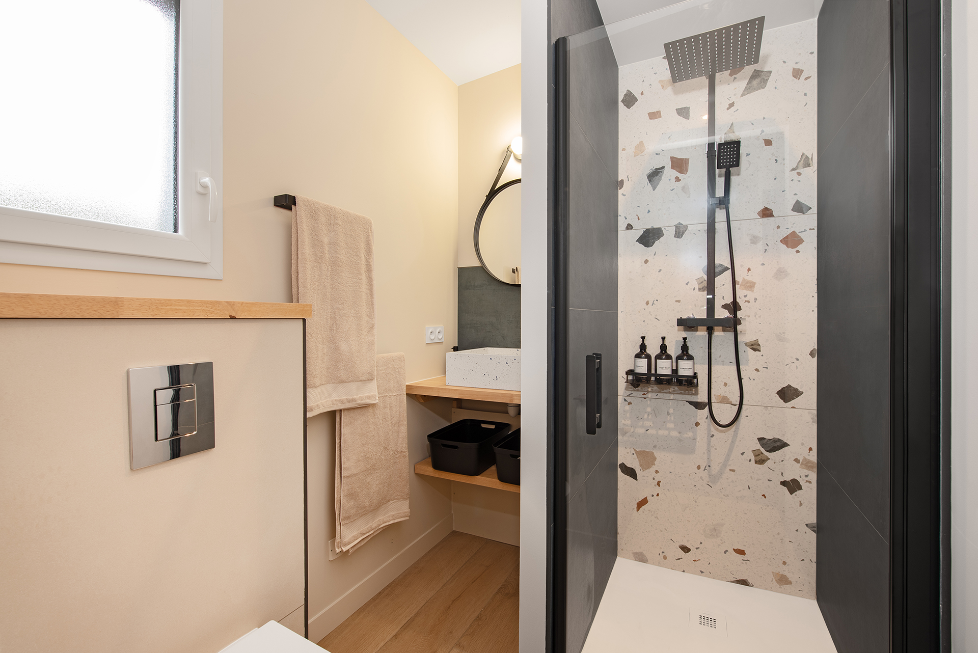 Salle de bain logement airbnb albi moderne