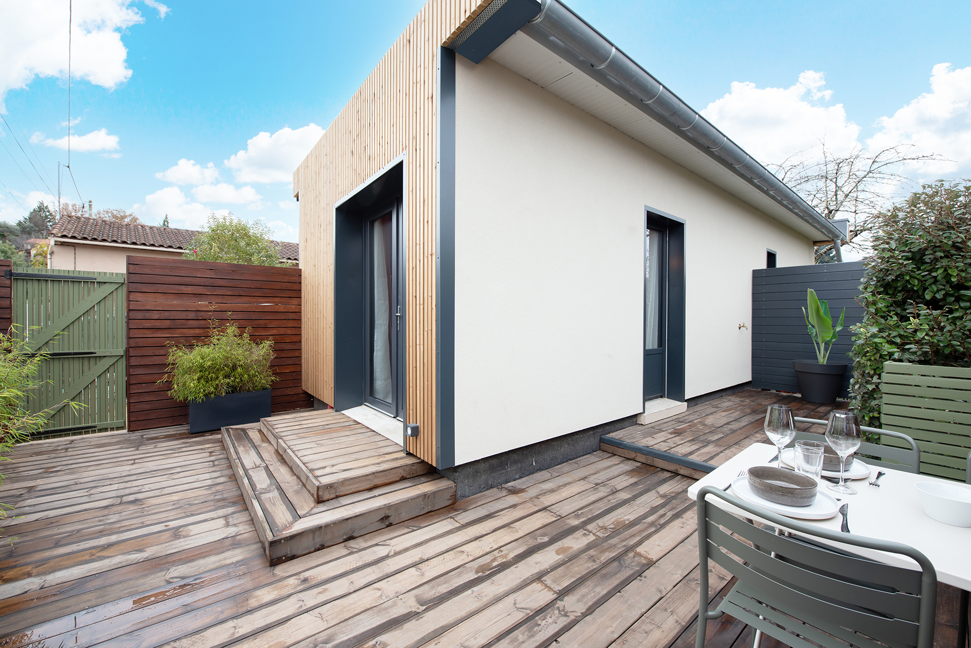 Facade maison en boit airbnb ALBI