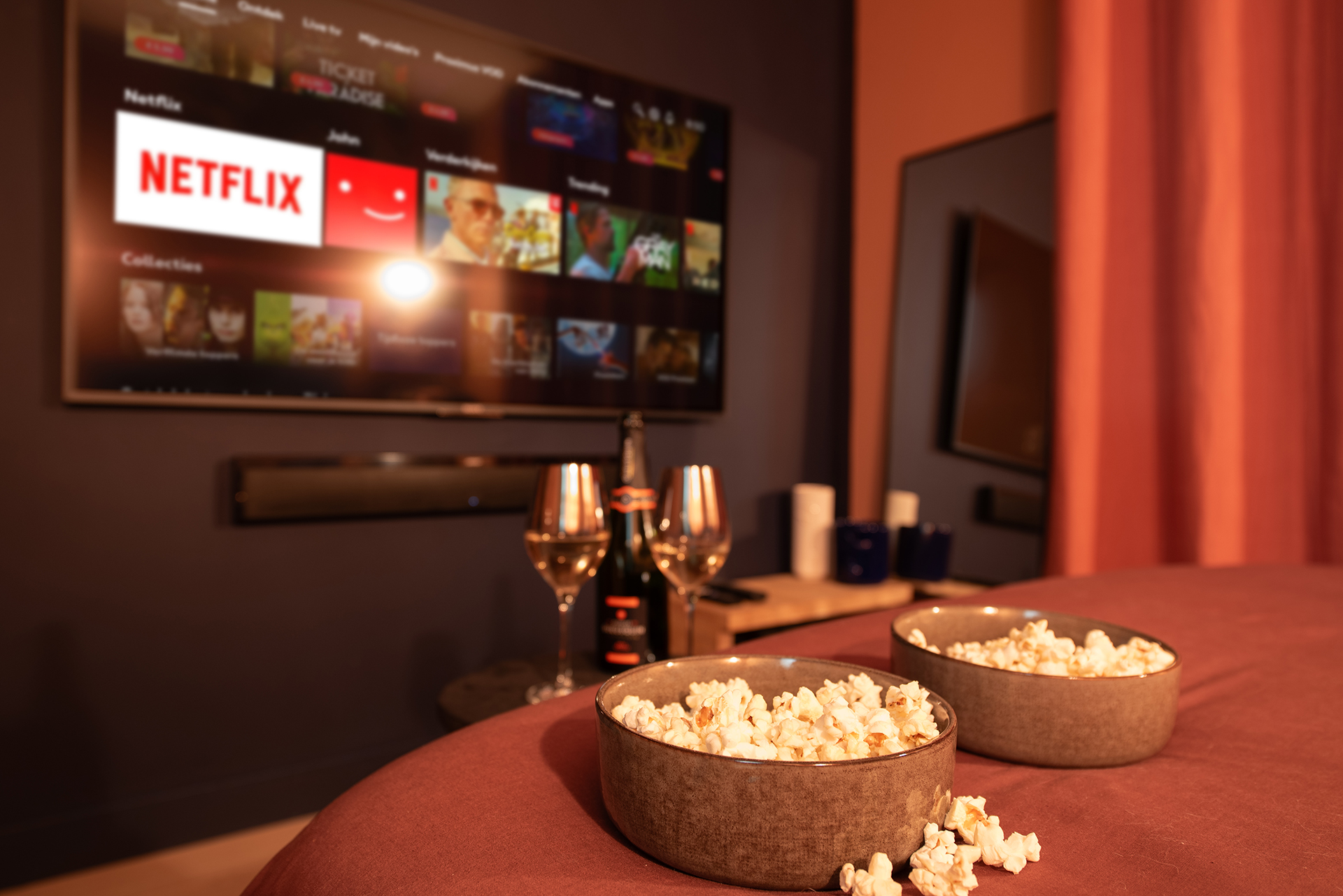 chambre et detail gîte Airbnb à Albi avec décoration moderne