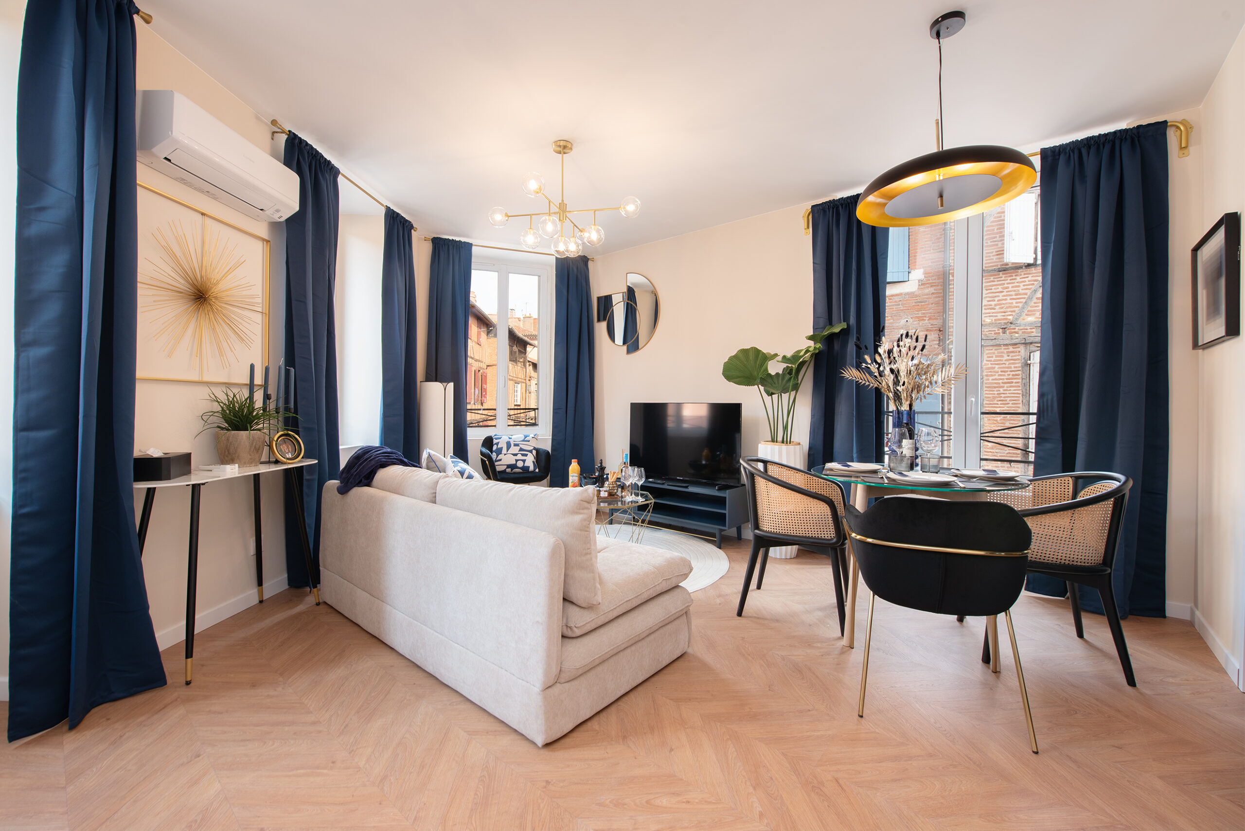 vu d'ensemble sur le salon airbnb centre ville Albi